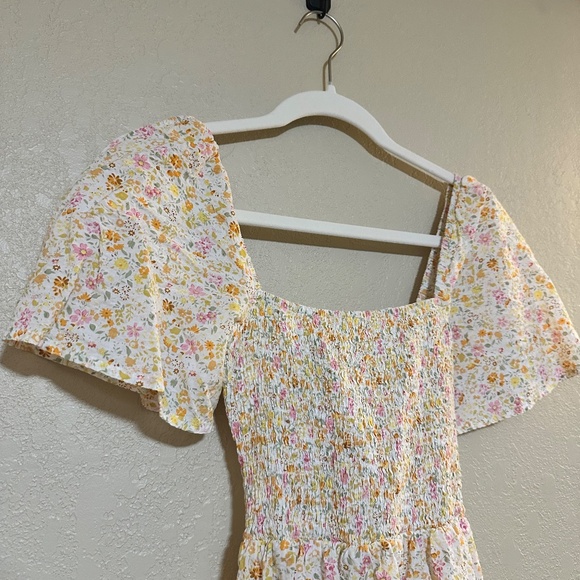 Princess Polly - Smocked Floral Mini Dress | Size 4 - Picture 2 of 5